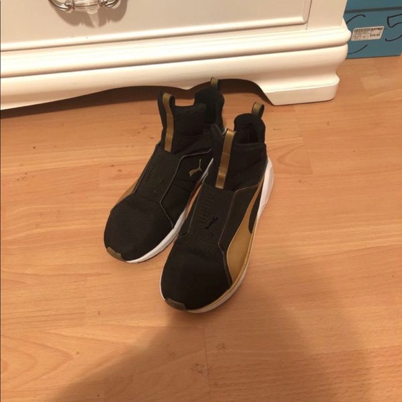 PUMA Women/'s Fierce Gold Cross-Trainer Shoe